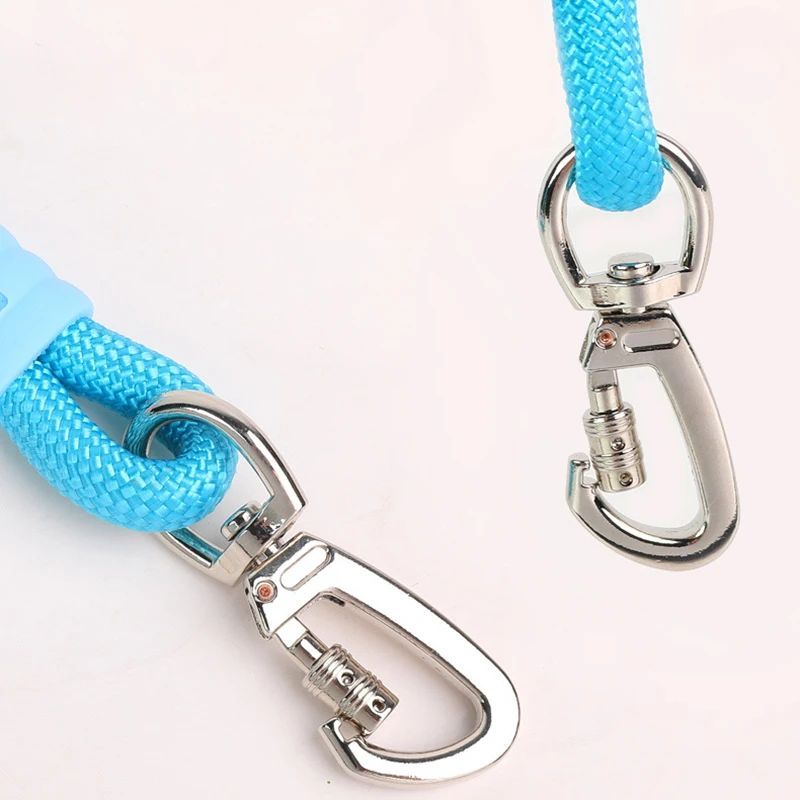 Versatile Pet Traction Leashes With A Comfortable